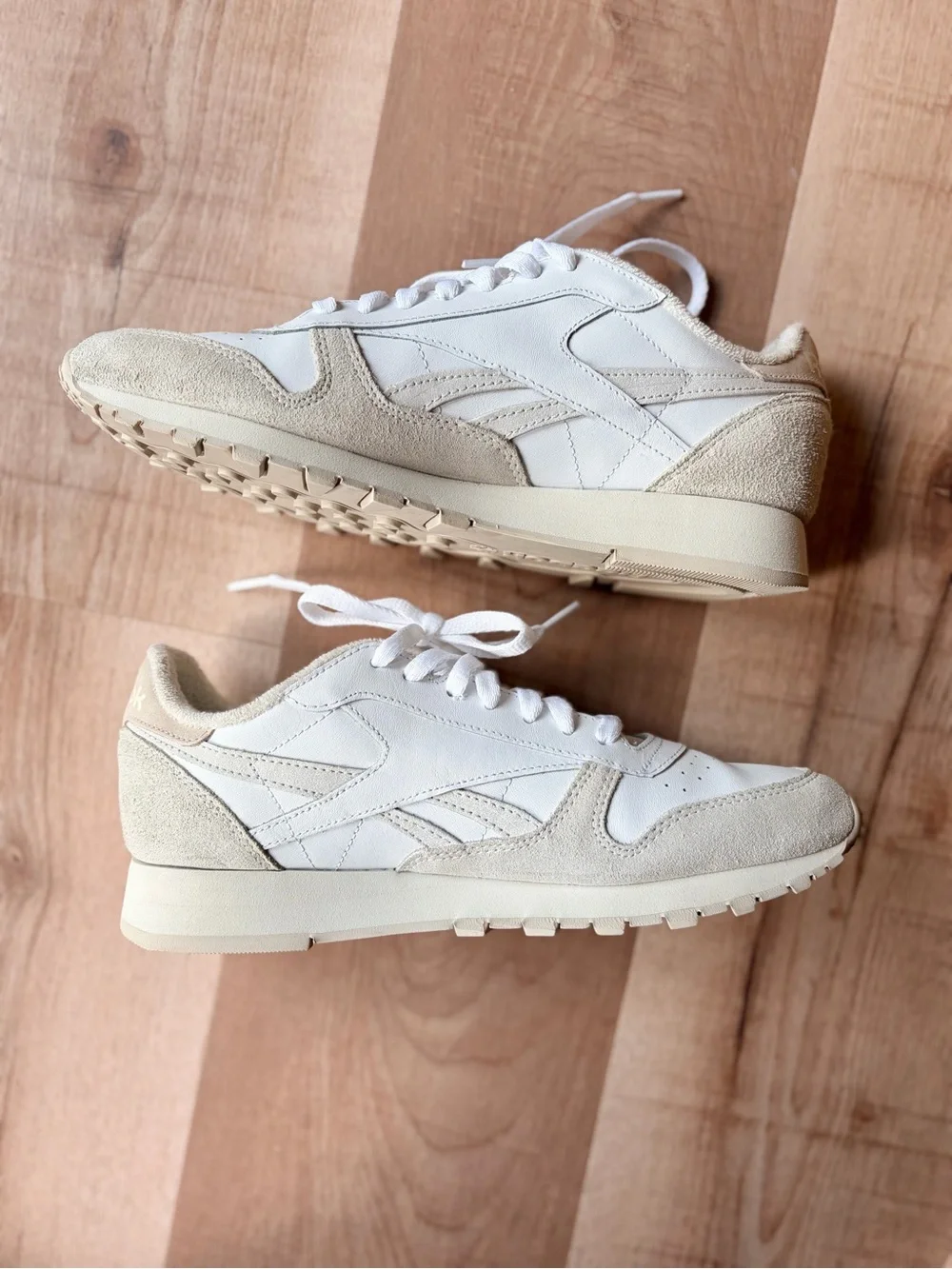 Reebok Women’s Classic Leather & Suede White Stucco Sneakers Size 8.5